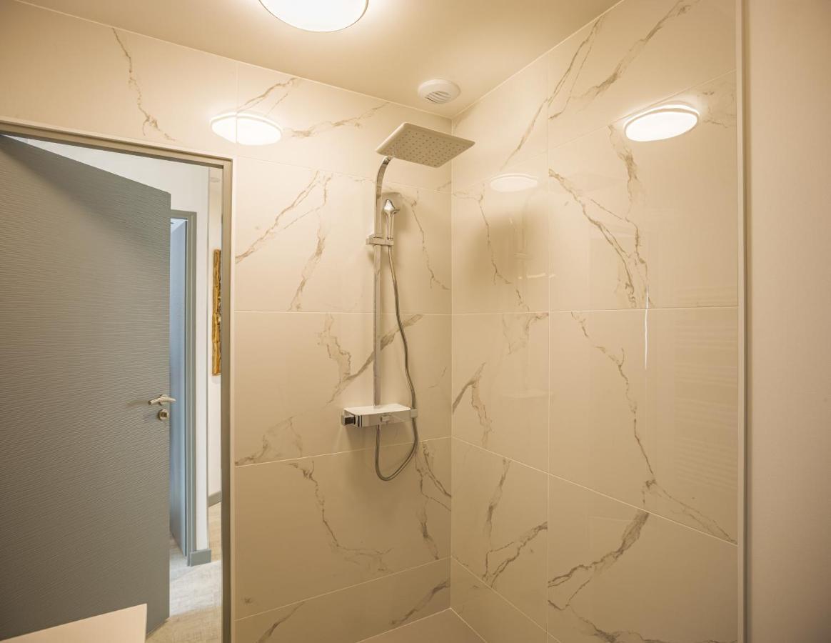 Le Flamboyant - Confort & Rarete - Premium Apartment Saint-Andre-les-Vergers